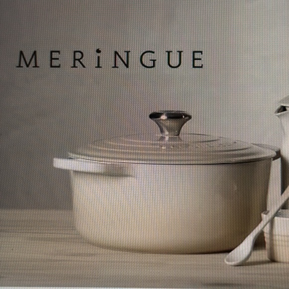 Le Creuset Cream Cookware Dutch Oven - Picture 1 of 7